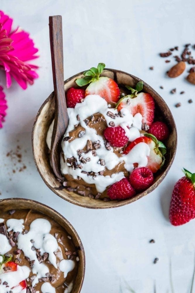 Cacao vs Cocoa in this chocolate smoothie bowl