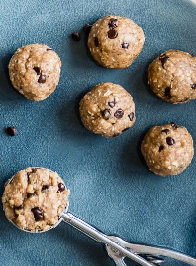 no-bake energy balls recipe with chocolate chips and oats.