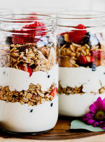 3 glass jars full of vegan yogurt parfaits.