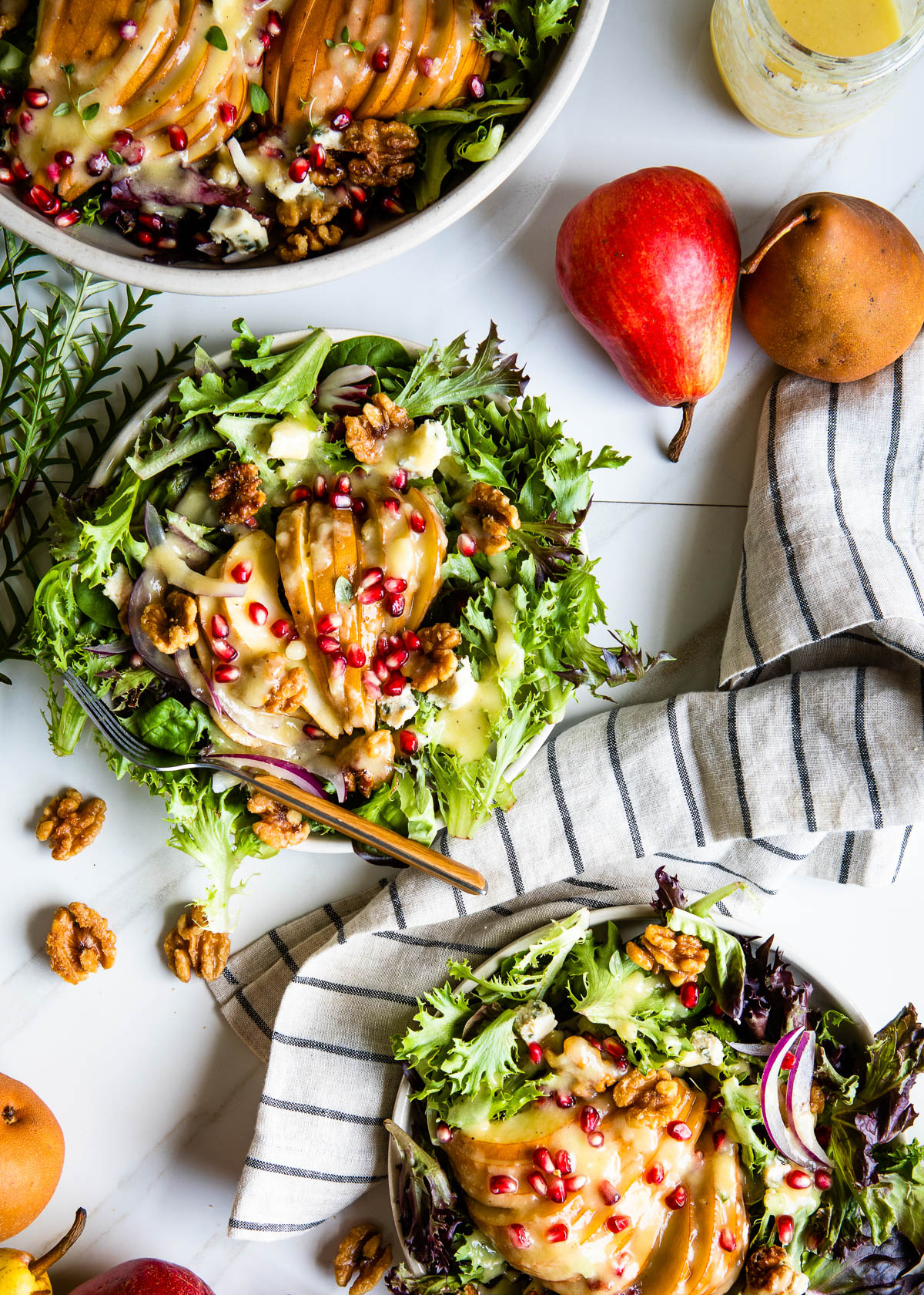 mixed greens topped with sliced pears, dressing, pomegranate and walnuts.